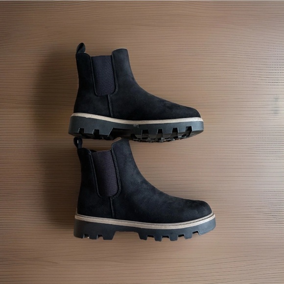 Rouge Black Faux Suede Boots / Booties with chunky heel size 8. - Picture 2 of 7